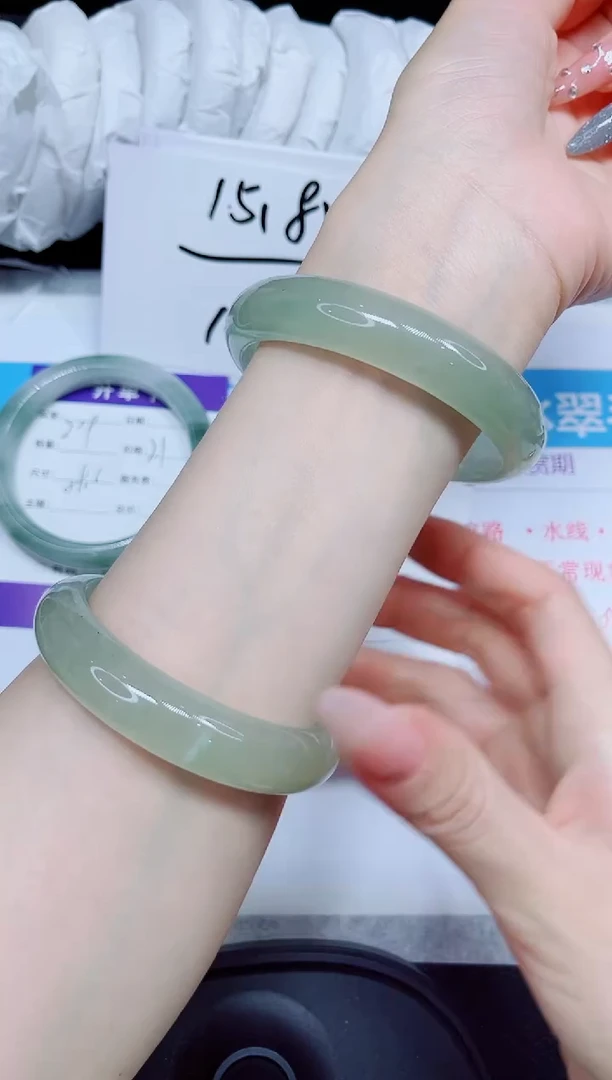 石英质玉手镯未镶嵌210.