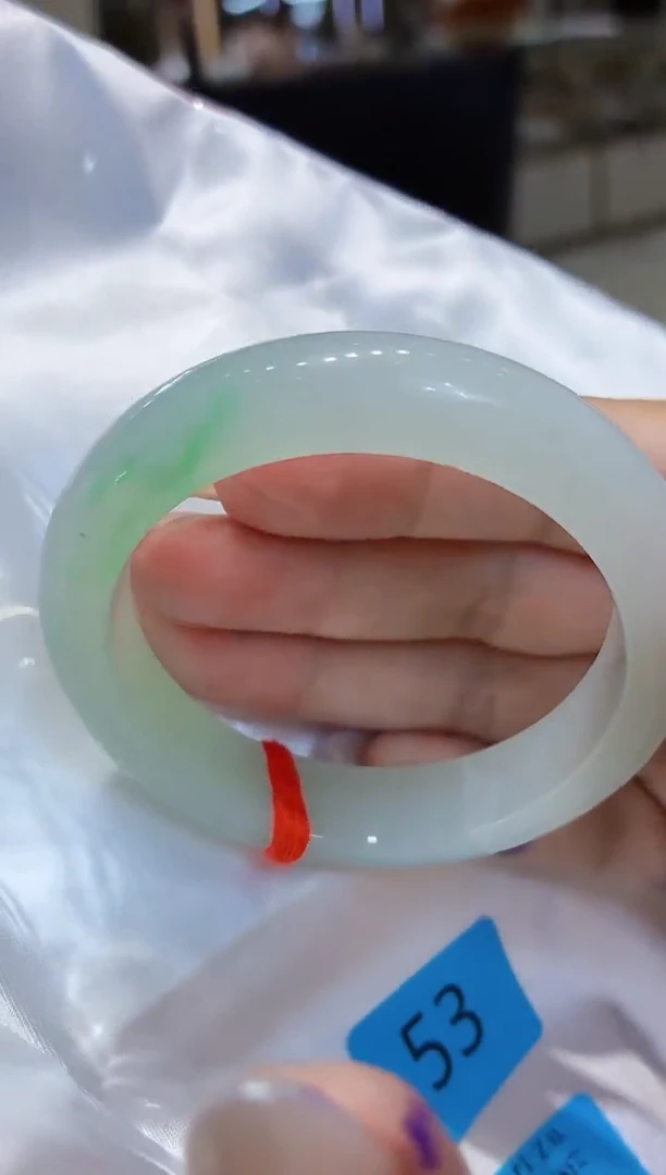 翡翠手镯未镶嵌翡翠手镯