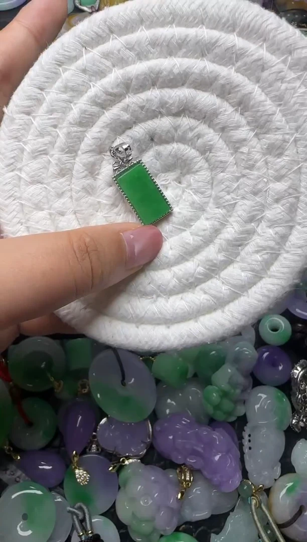 颈饰未镶嵌翡翠缅甸翡翠吊坠