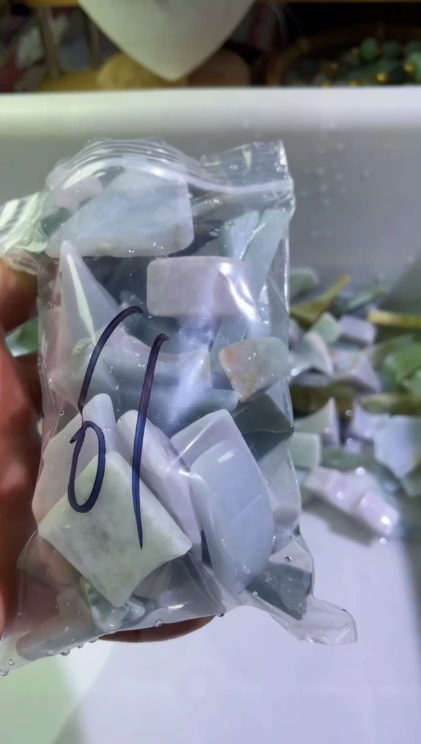 【闪购商品】翡翠颈饰未镶嵌天然A货翡翠边角小号61