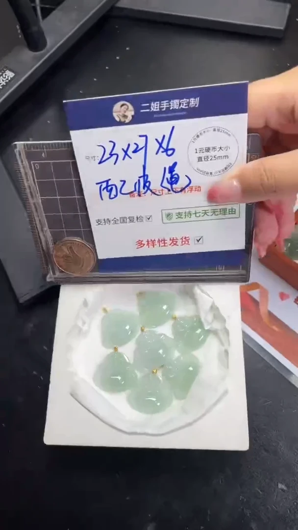 翡翠挂件18K金镶嵌冰绿佛公多样性发其一CP18配绳