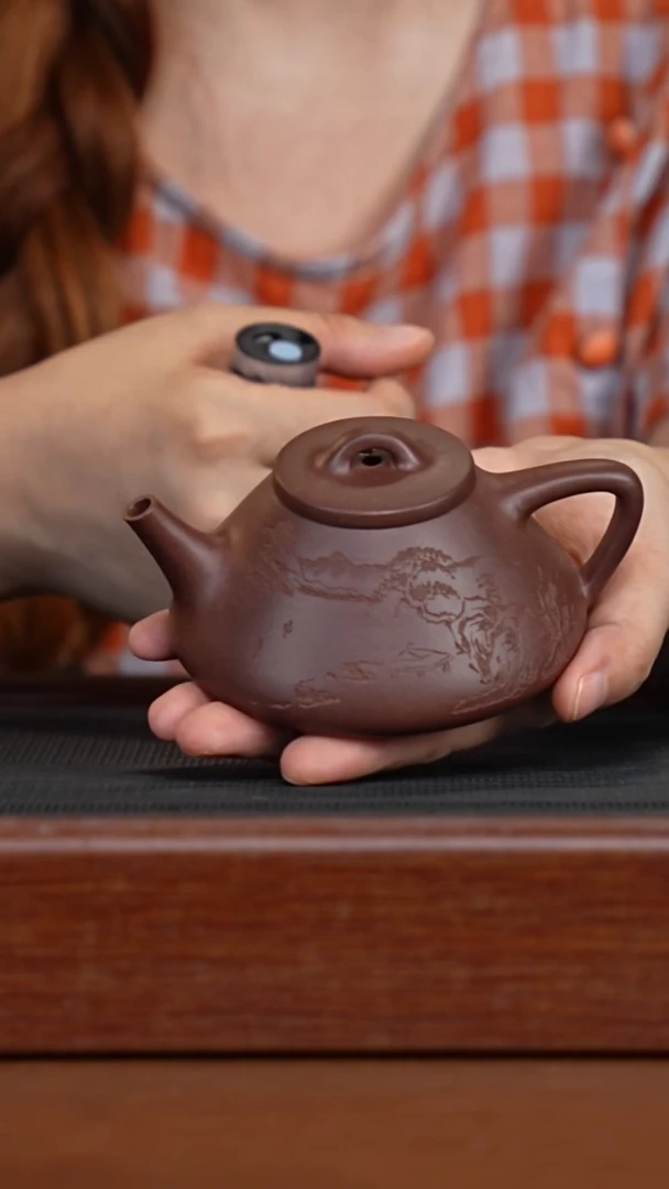 茶壶紫砂底槽青刻绘子冶石瓢