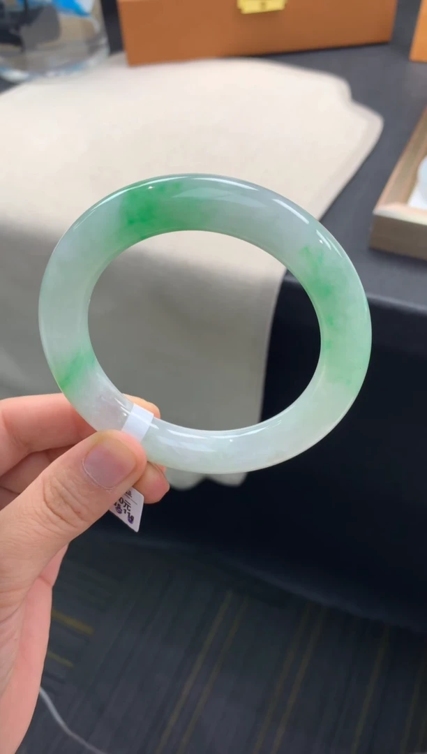 未镶嵌手镯翡翠吴****）退货需手镯吊牌标签完好