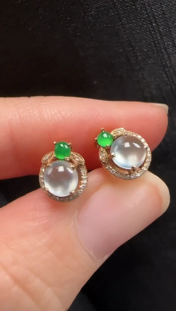 18K金镶嵌翡翠耳饰352蛋面一对