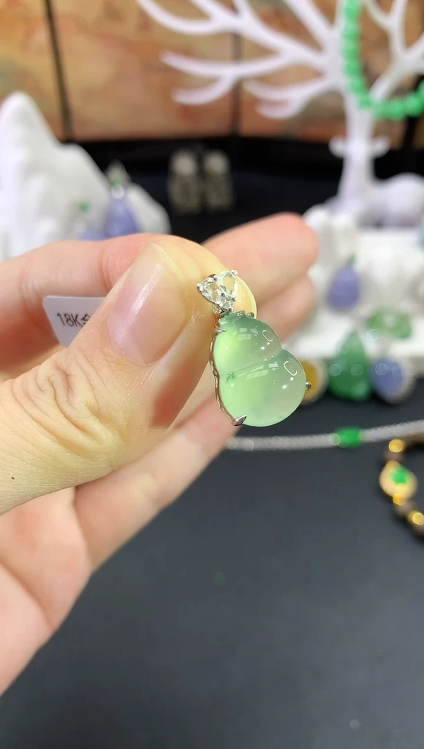 吊坠(不含链)18K金镶嵌翡翠葫芦|3800