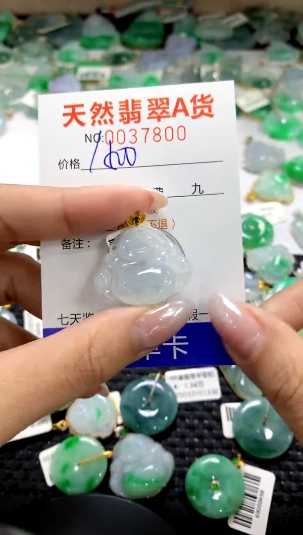 颈饰18K金镶嵌翡翠1111111111111111