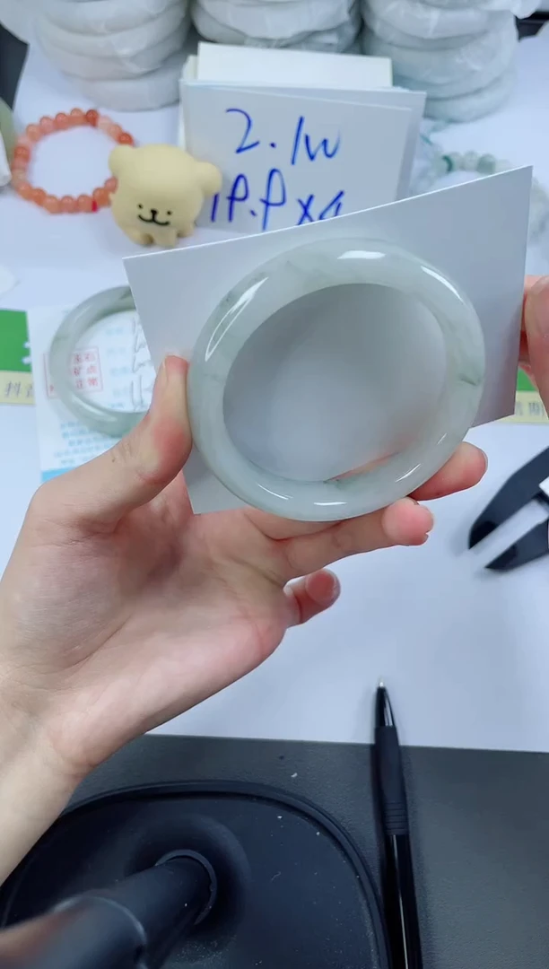 【闪购商品】石英质玉手镯未镶嵌135-56.3