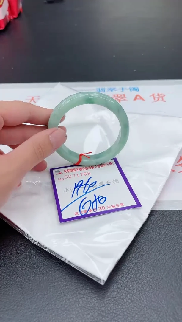 翡翠手镯未镶嵌1