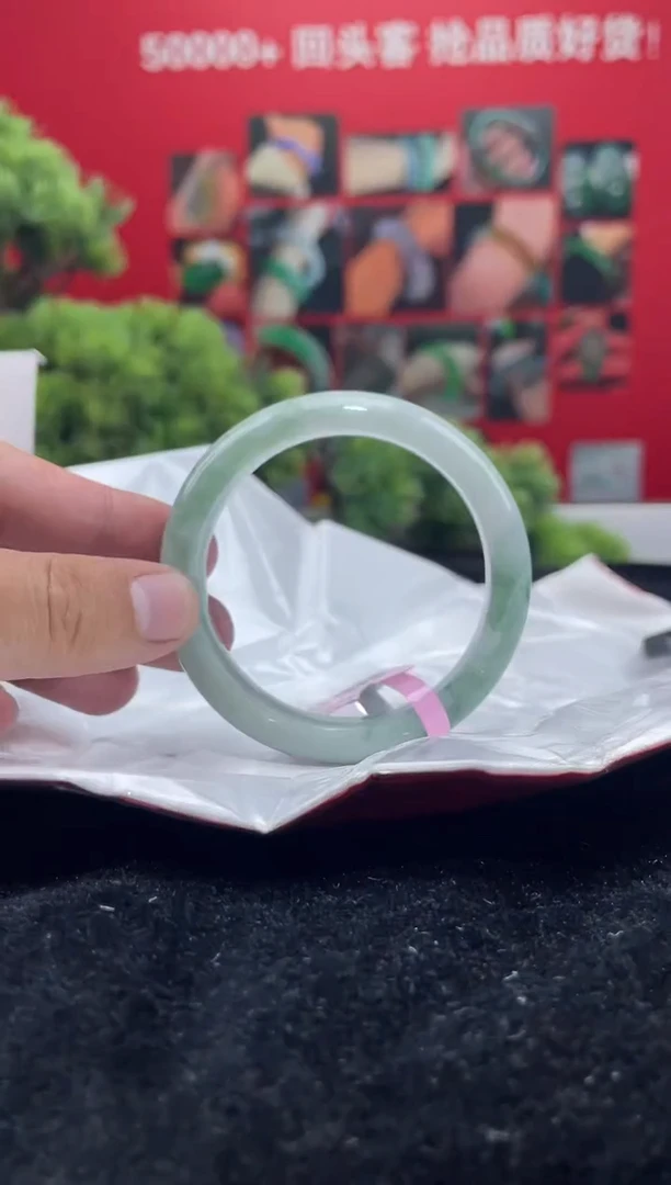 翡翠手镯未镶嵌1