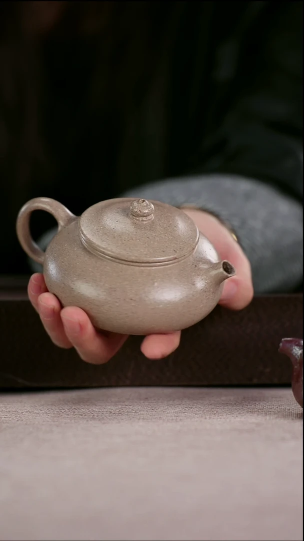 茶壶紫砂五彩老段泥精工寒江160cc