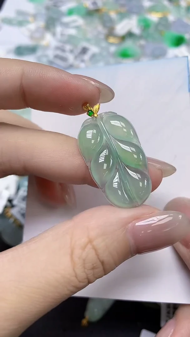 翡翠18K金镶嵌颈饰天然缅甸翡翠A货