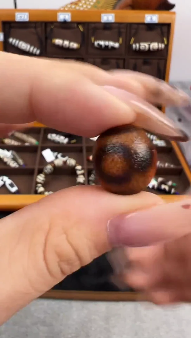 玛瑙/玉髓（覆膜）颈饰未镶嵌33微瑕随机发货