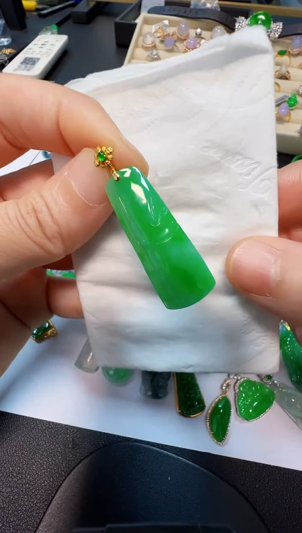 吊坠(不含链)18K金镶嵌翡翠2980