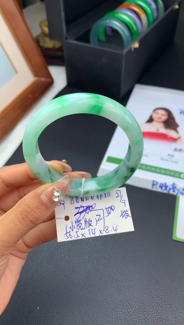 未镶嵌手镯翡翠手镯