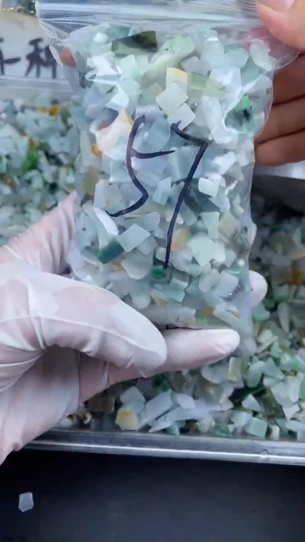 【闪购商品】翡翠颈饰未镶嵌天然翡翠迷你号500克57