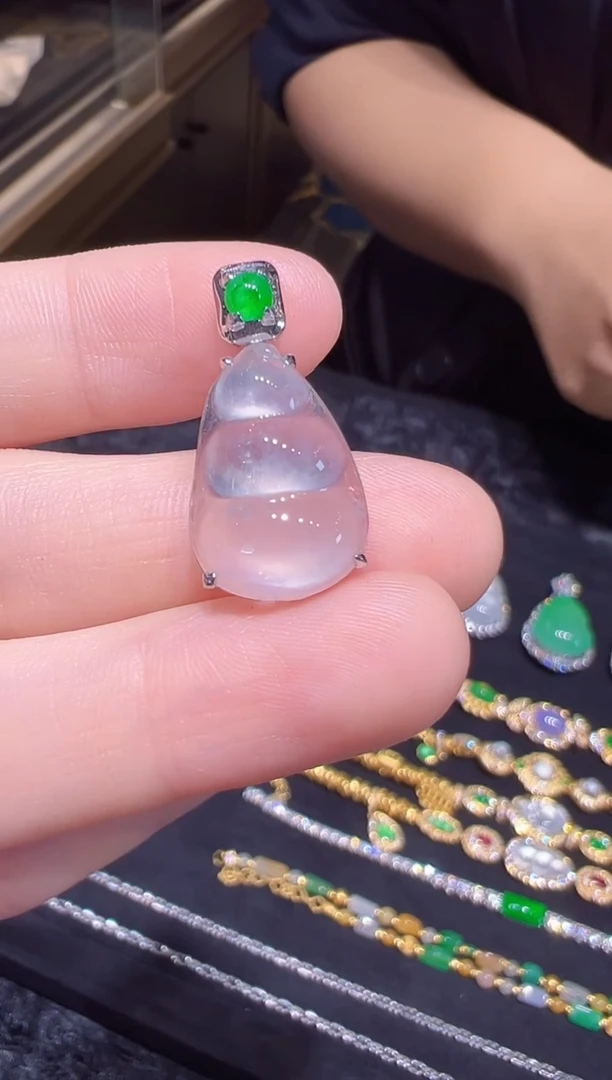 吊坠(不含链)18K金镶嵌翡翠高冰玻璃种福豆吊坠