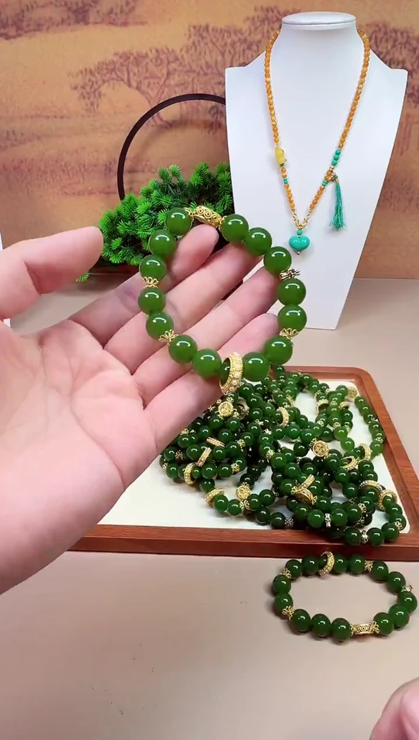 颈饰14K金镶嵌和田玉AAA