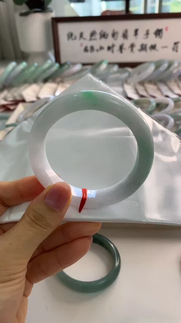 未镶嵌手镯翡翠嗨****?58白底青