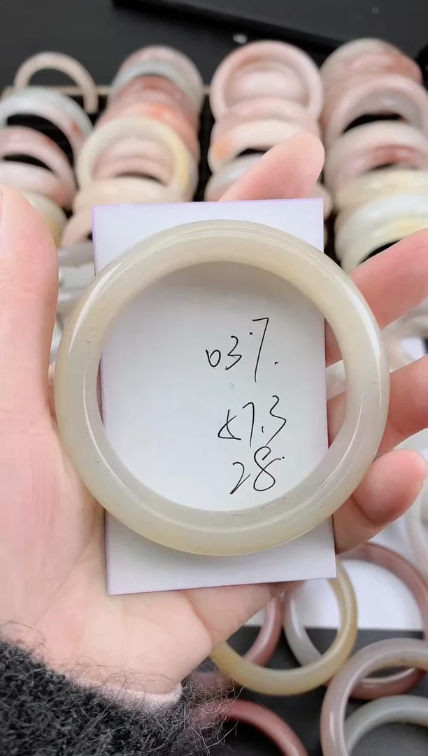 未镶嵌手镯石英质玉037