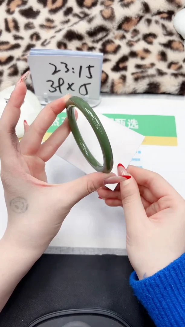 【闪购商品】石英质玉手镯未镶嵌360-61