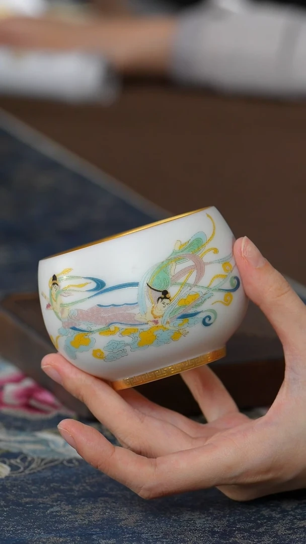 【鎏金羊脂玉飞天仙女杯】样