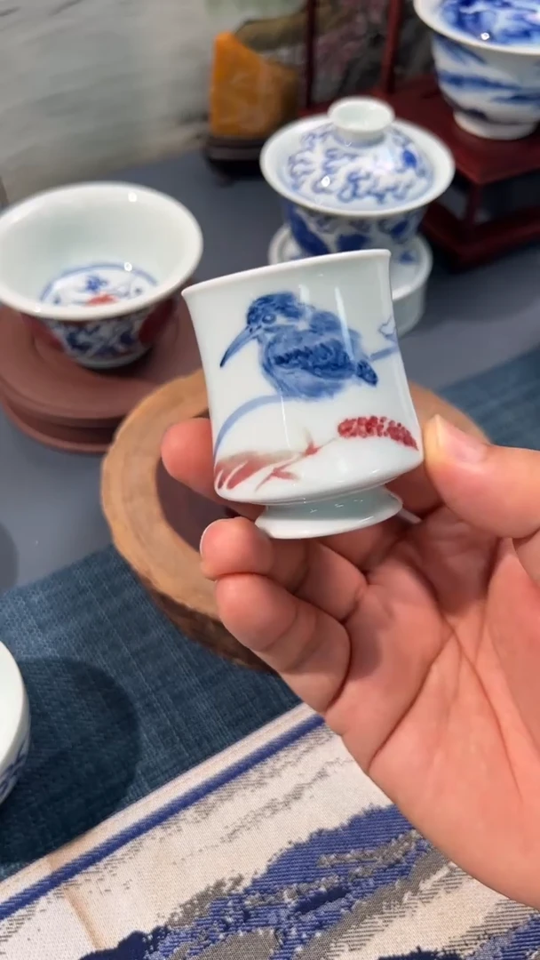 报喜鸟闻香杯釉里红