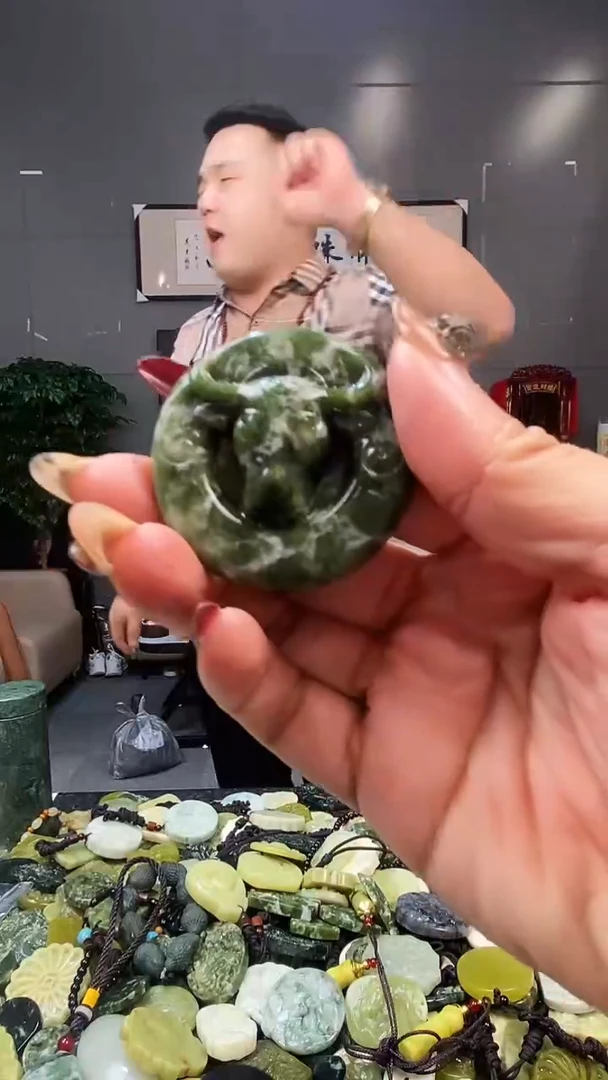 未镶嵌蛇纹石玉其他天然岫玉（多样性发其中之一）