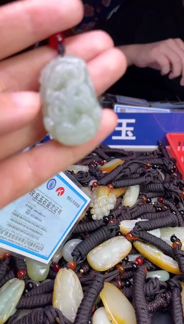 未镶嵌和田玉挂件1