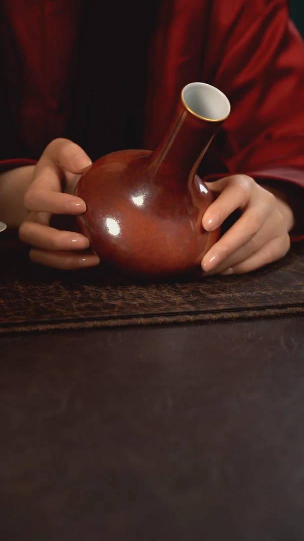 【闪购商品】杯君心福利聚澜堂红金花釉蒜头瓶