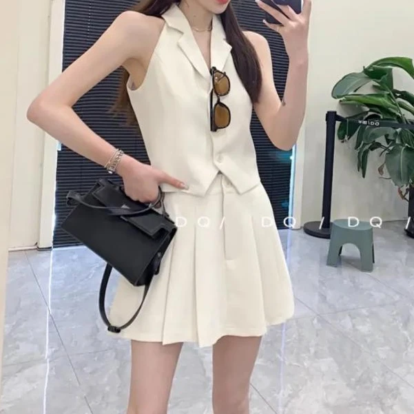 夏装穿搭一整套时尚套装女小个子挂脖无袖上衣褶皱遮肉短裙两件套