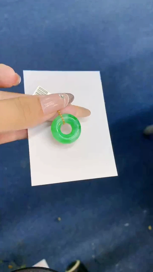 颈饰18K金镶嵌翡翠1