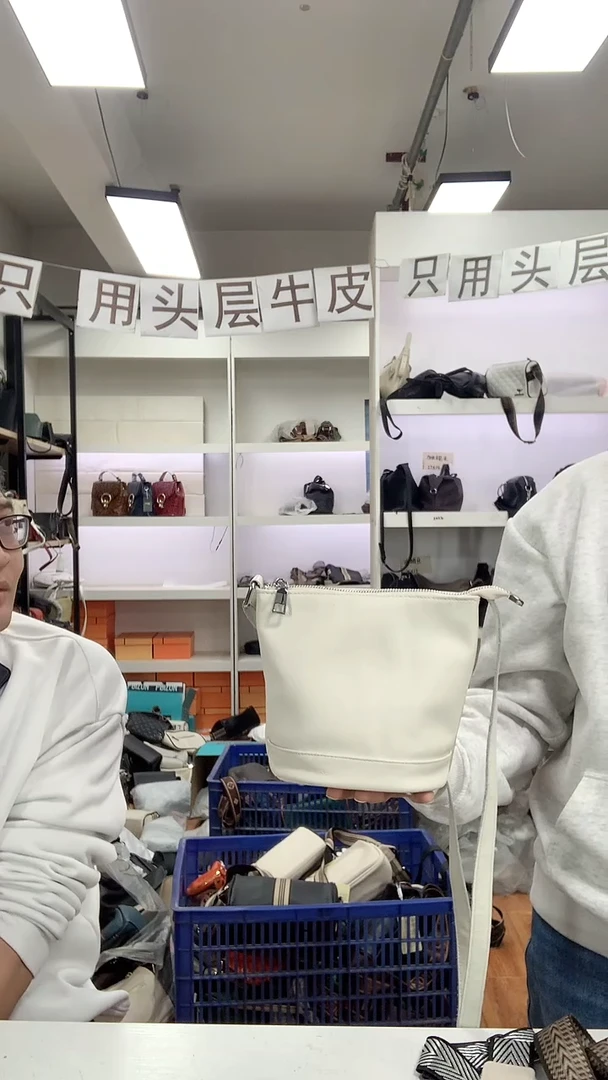 头层牛皮清货真皮  新水桶白色