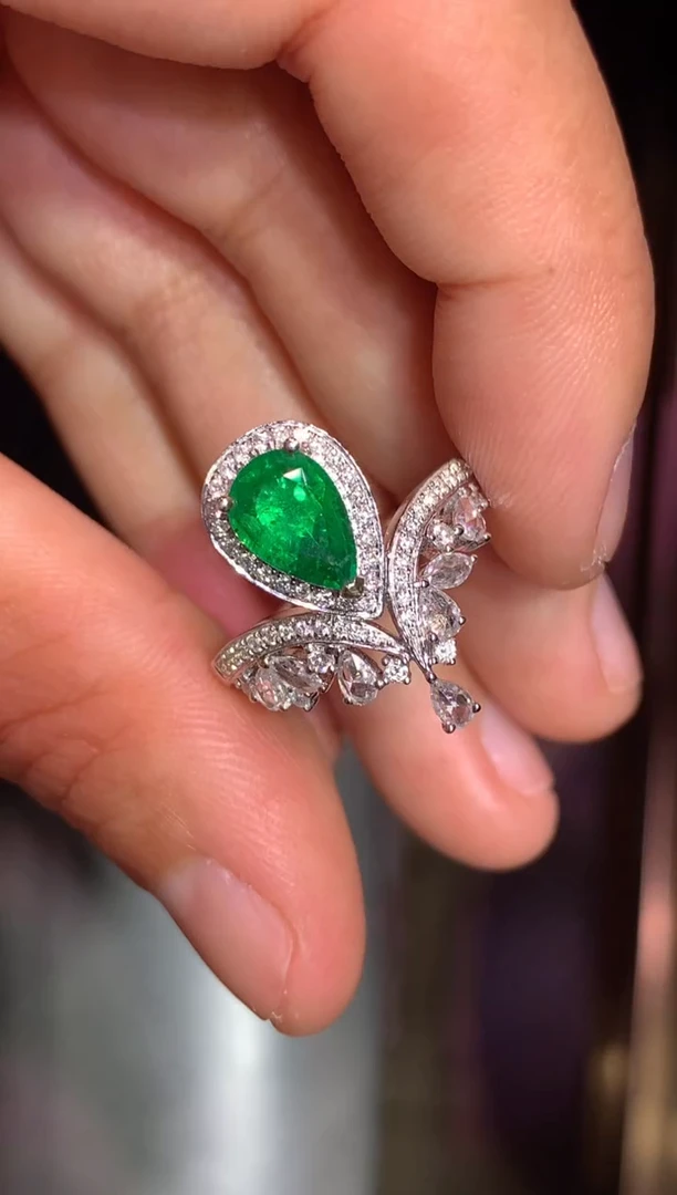 18K金镶嵌戒指祖母绿1.01CT