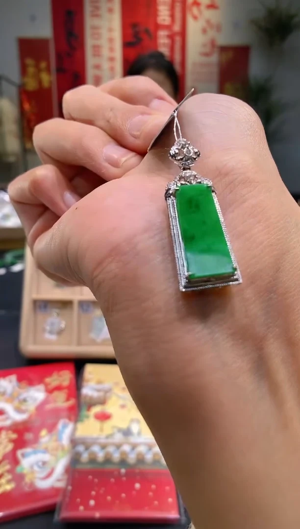 【闪购商品】翡翠吊坠(不含链)18K金镶嵌无事牌