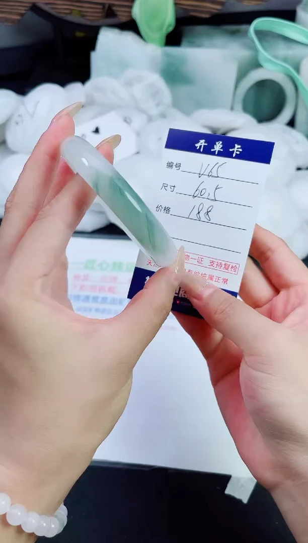 石英质玉（天山翠）手镯未镶嵌V65