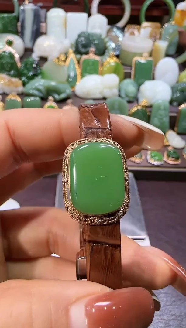 18K金镶嵌和田玉挂件【宏0102】86