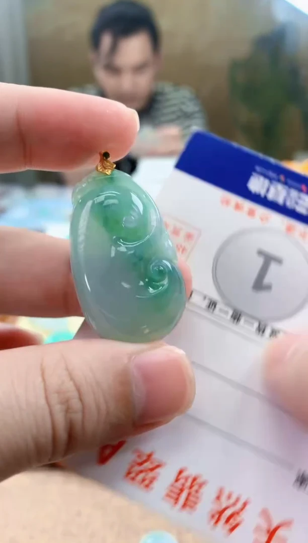 颈饰18K金镶嵌翡翠天然A货翡翠挂件