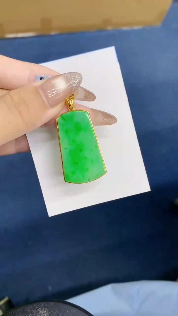颈饰未镶嵌翡翠1