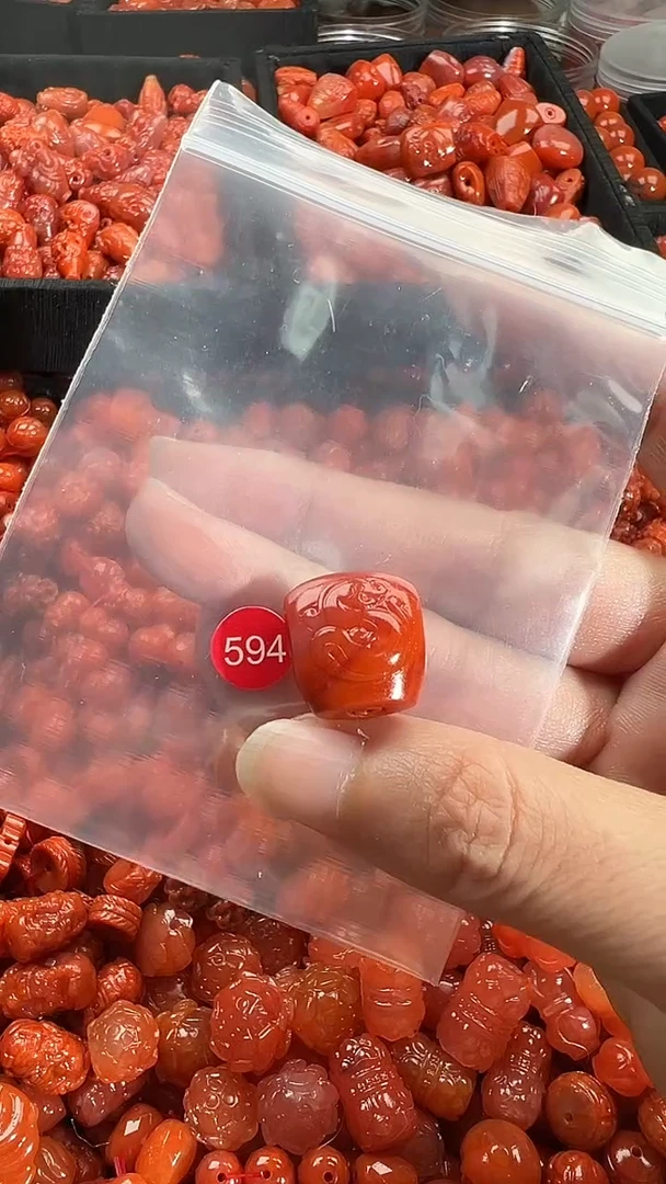 颈饰未镶嵌南红玛瑙1