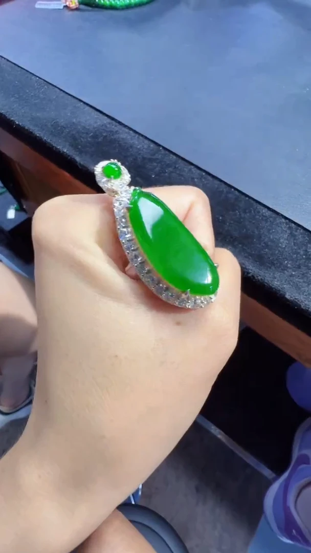 定制翡翠未镶嵌福瓜1