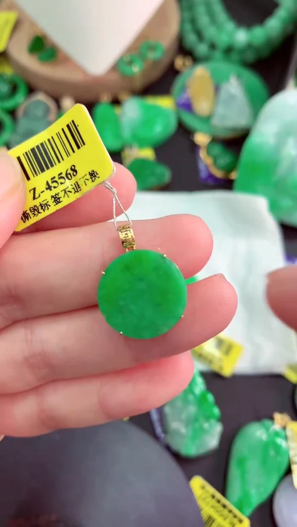 颈饰18K金镶嵌翡翠挂件