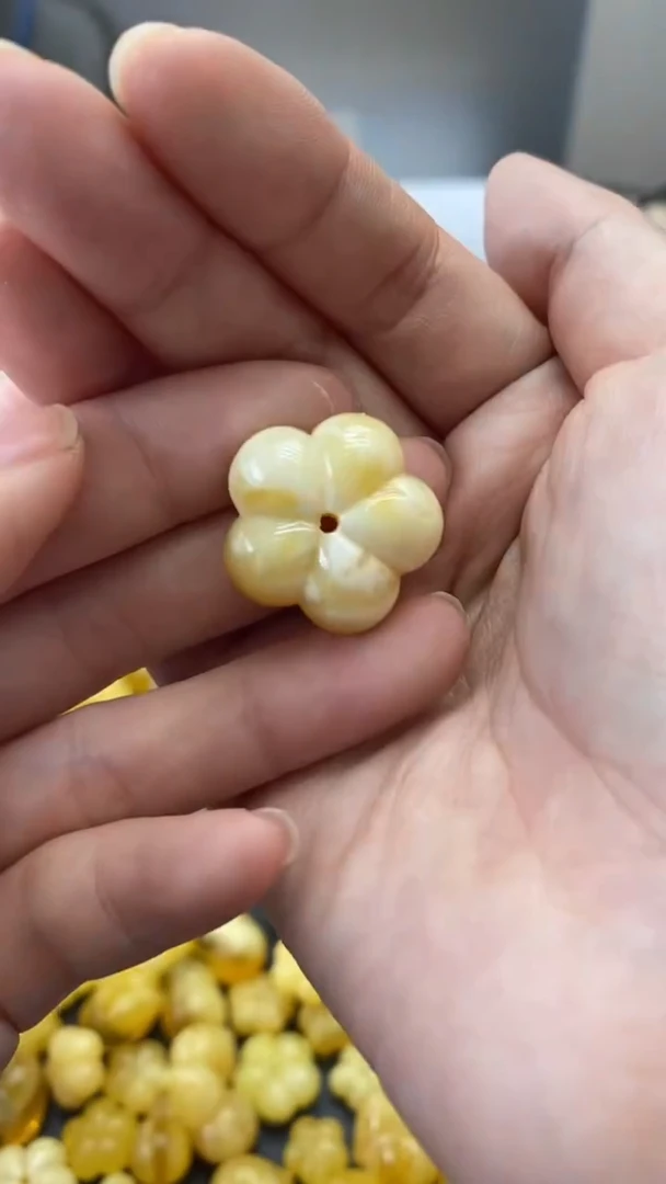 琥珀未镶嵌珠宝奇石1204