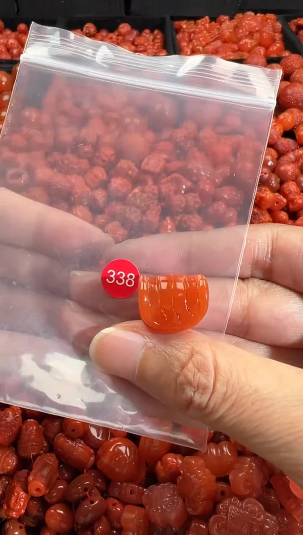 颈饰未镶嵌南红玛瑙1