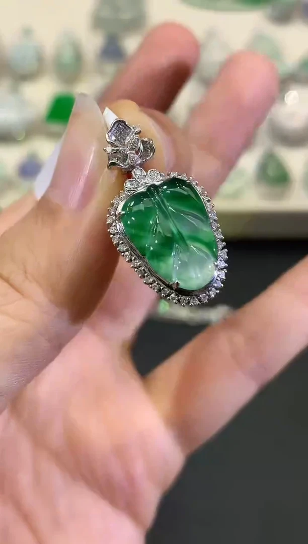 吊坠(不含链)18K金镶嵌翡翠B115