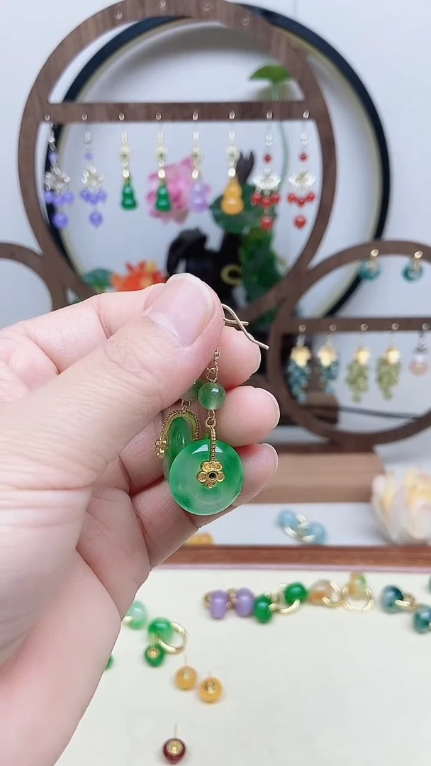 14K金镶嵌石英质玉（天山翠）耳钉20号