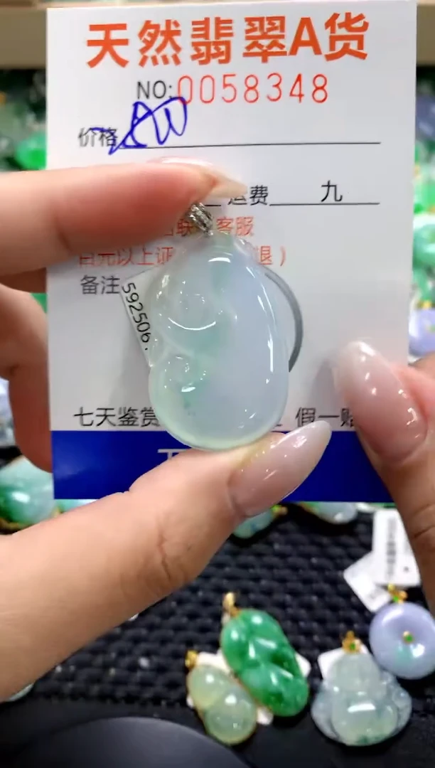 翡翠18K金镶嵌颈饰1111111111111111