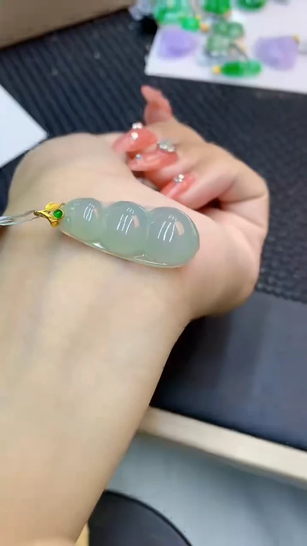 颈饰18K金镶嵌翡翠1