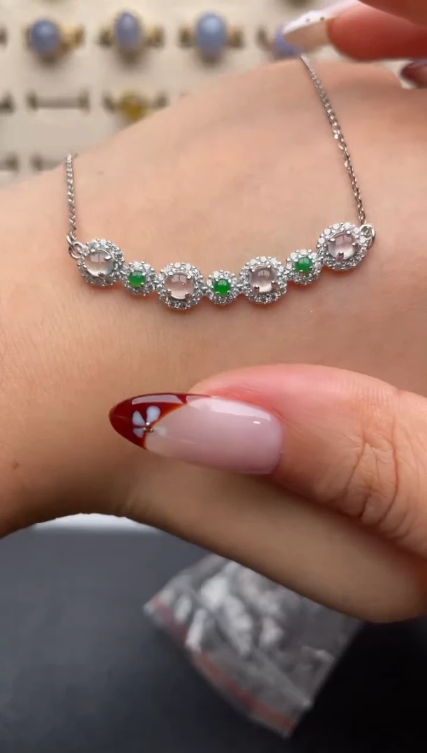 吊坠(不含链)未镶嵌翡翠一物一证一礼盒