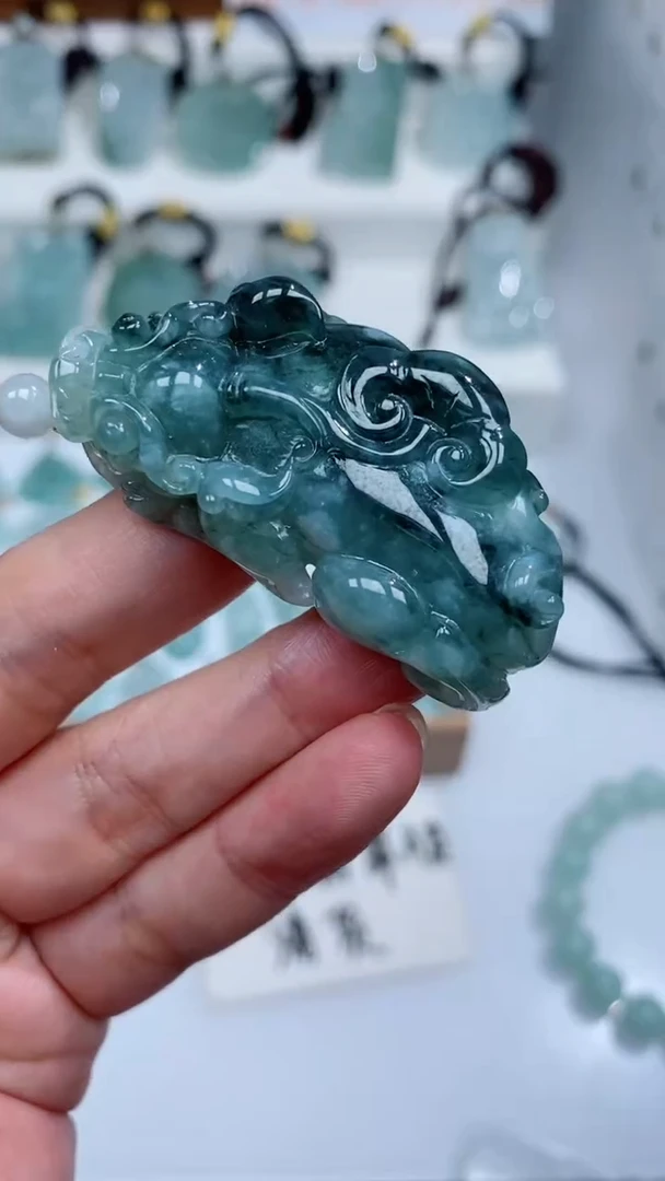 颈饰未镶嵌翡翠吊坠