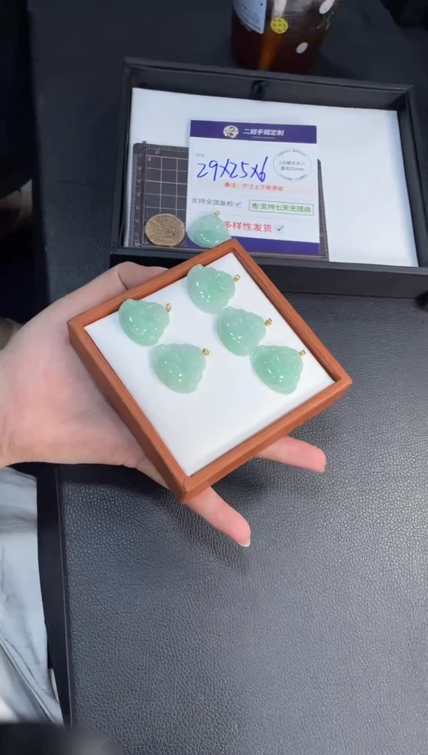 18K金镶嵌挂件翡翠佛公FL9/多样性发其一CP配绳